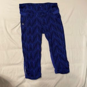 Size small crop Athleta leggings 16 inch inseam. Pockets on both legs